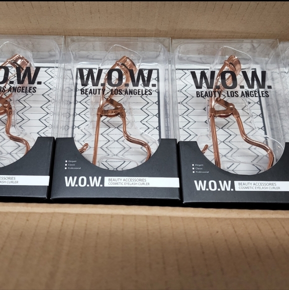 FREE With ANY Purchase NIB W.O.W Rosegold Eyelash Curler - Picture 2 of 3